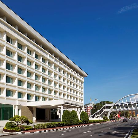 Radisson Hotel Brunei Darussalam Бандар-Сери-Бегаван Экстерьер фото